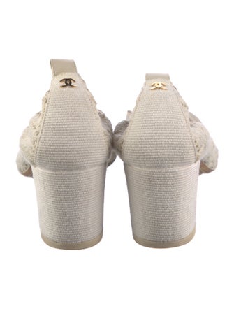 Chanel Interlocking CC Logo Pumps