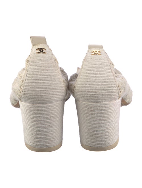 Chanel Interlocking CC Logo Pumps