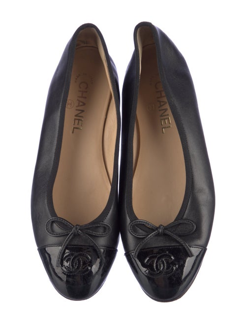 Chanel Interlocking CC Logo Leather Ballet Flats