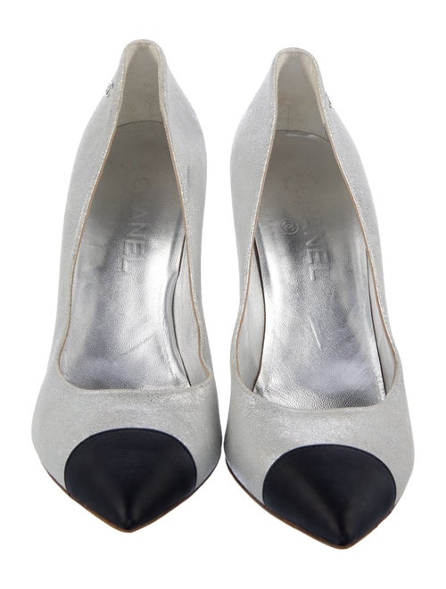 Chanel Interlocking CC Logo Leather Pumps