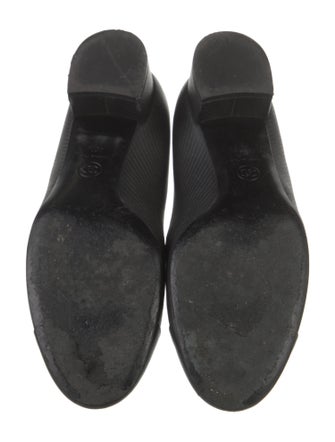 Chanel Interlocking CC Logo Leather Pumps