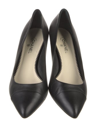 Chanel Interlocking CC Logo Leather Pumps