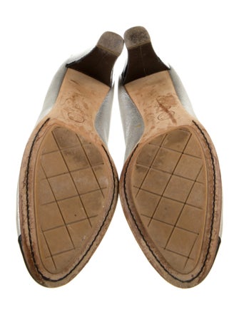 Chanel Interlocking CC Logo Leather Pumps