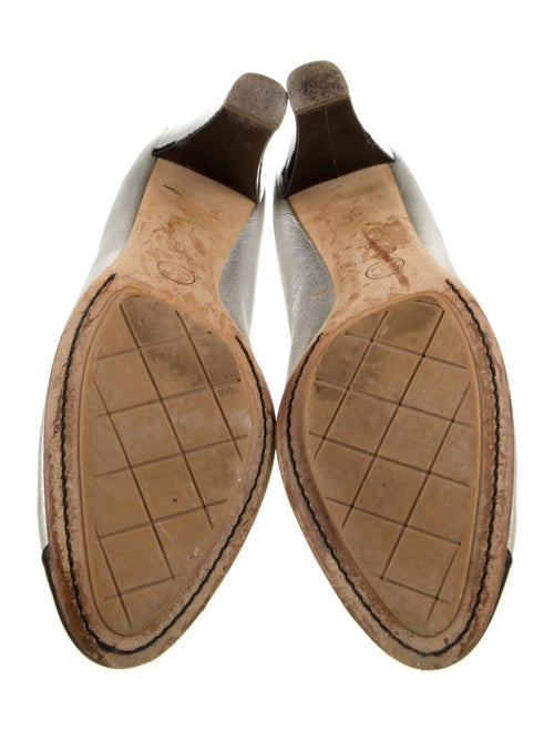 Chanel Interlocking CC Logo Leather Pumps