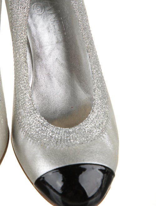 Chanel Interlocking CC Logo Leather Pumps