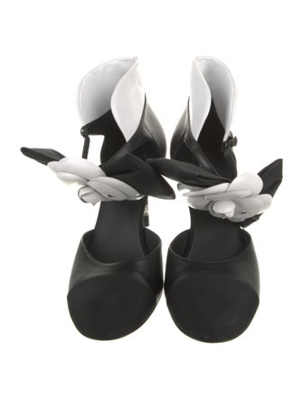 Chanel 2023 Interlocking CC Logo D'Orsay Pumps