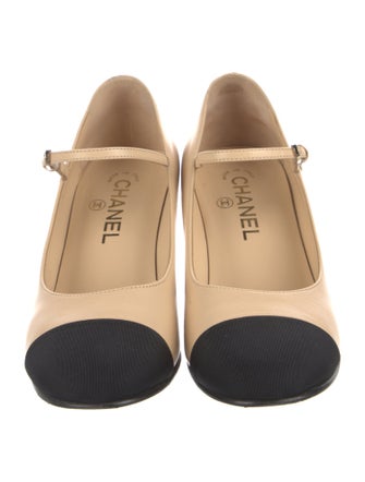 Chanel Interlocking CC Logo Leather Pumps