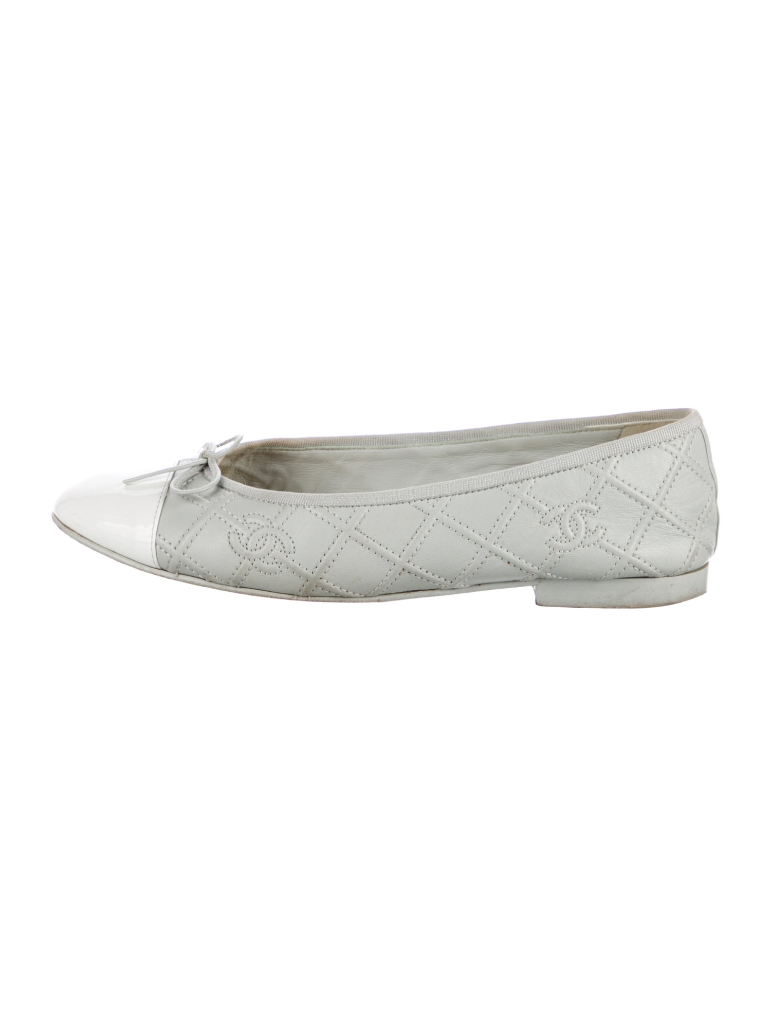 Chanel Interlocking CC Logo Leather Ballet Flats