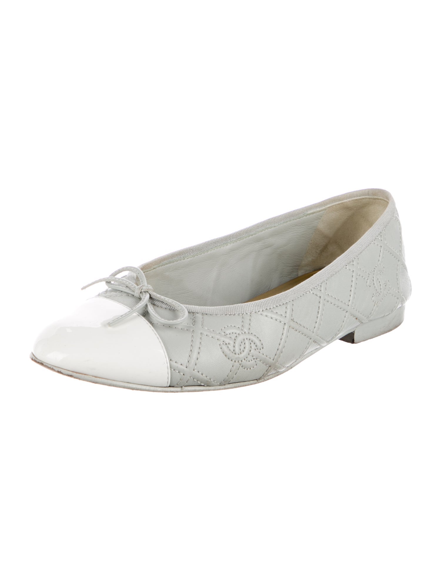 Chanel Interlocking CC Logo Leather Ballet Flats