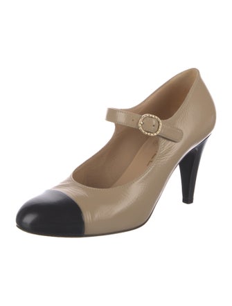 Chanel 2022 Interlocking CC Logo Pumps