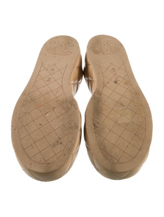 Chanel Interlocking CC Logo Leather Slides