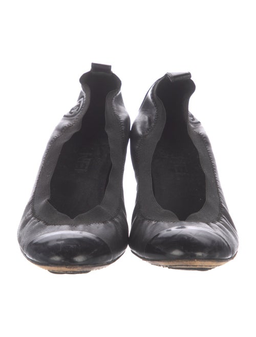 Chanel Interlocking CC Logo Leather Pumps