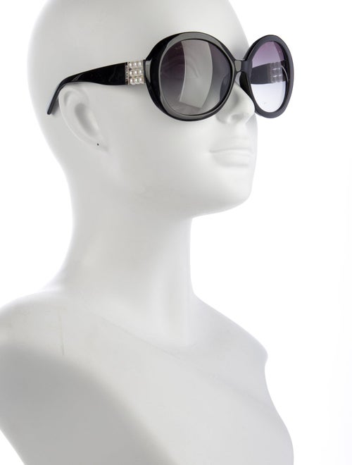 Chanel Collection Perle Interlocking CC Logo Sunglasses