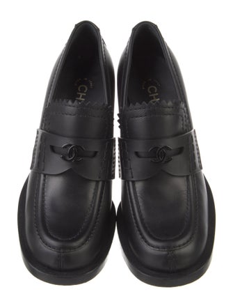 Chanel Interlocking CC Logo Leather Pumps