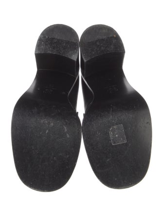 Chanel Interlocking CC Logo Leather Pumps