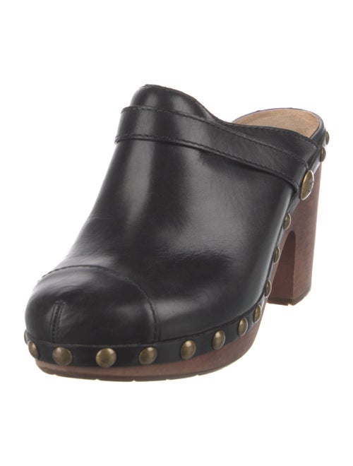 Chanel Interlocking CC Logo Leather Mules