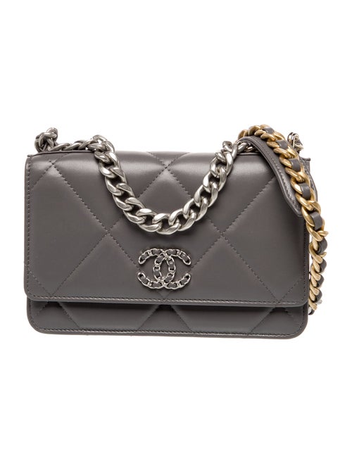 Chanel 19 Wallet On Chain