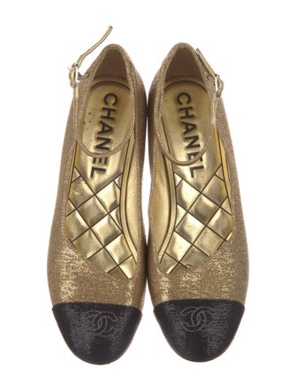 Chanel 2023 Interlocking CC Logo Pumps