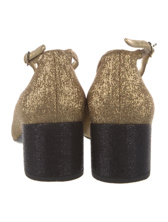 Chanel 2023 Interlocking CC Logo Pumps