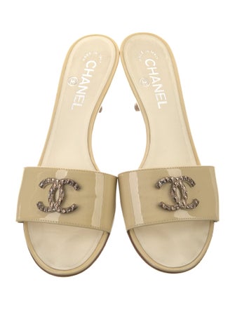 Chanel Interlocking CC Logo Patent Leather Slides