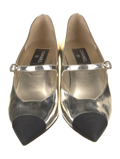Chanel Interlocking CC Logo Patent Leather Pumps