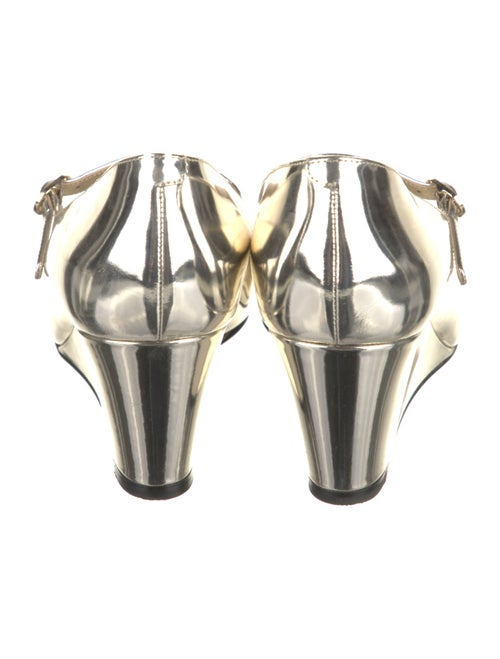 Chanel Interlocking CC Logo Patent Leather Pumps