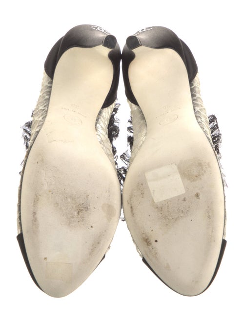 Chanel Interlocking CC Logo Lace Pumps