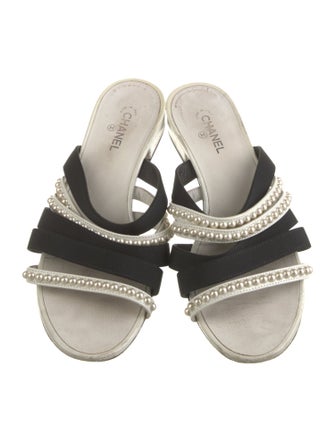 Chanel Interlocking CC Logo Patent Leather Slides