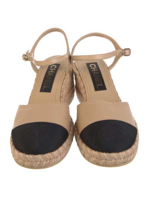 Chanel 2023 Interlocking CC Logo Slingback Pumps