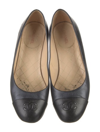 Chanel Interlocking CC Logo Leather Pumps