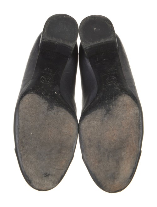 Chanel Interlocking CC Logo Leather Pumps