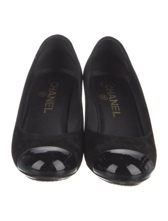 Chanel Interlocking CC Logo Suede Pumps