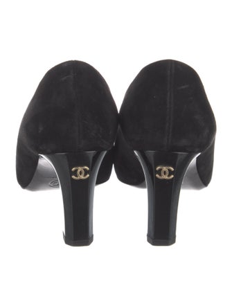 Chanel Interlocking CC Logo Suede Pumps