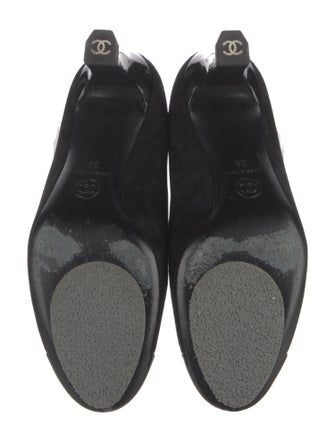 Chanel Interlocking CC Logo Suede Pumps
