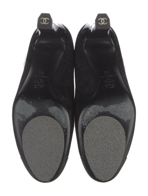 Chanel Interlocking CC Logo Suede Pumps