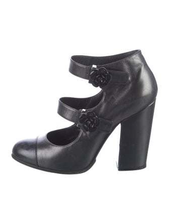 Chanel Interlocking CC Logo Leather Pumps