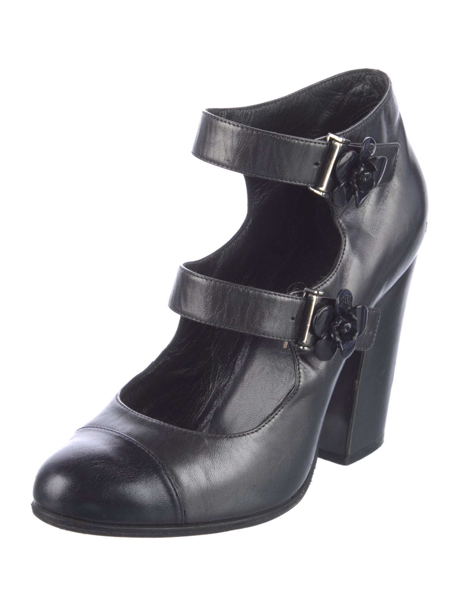 Chanel Interlocking CC Logo Leather Pumps