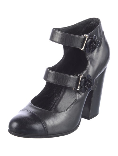 Chanel Interlocking CC Logo Leather Pumps