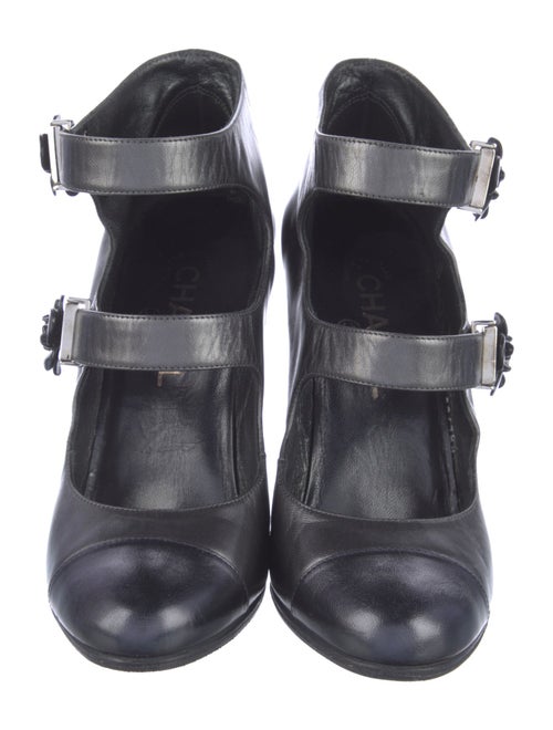 Chanel Interlocking CC Logo Leather Pumps