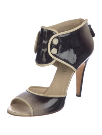 Chanel Interlocking CC Logo Patent Leather D'Orsay Pumps