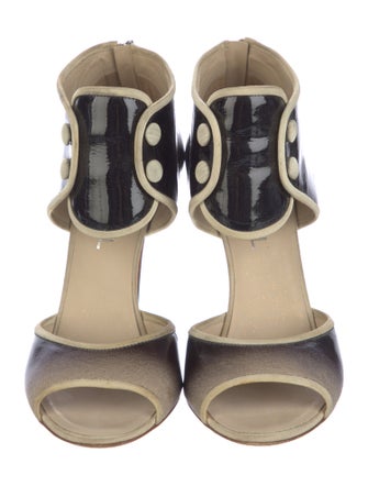 Chanel Interlocking CC Logo Patent Leather D'Orsay Pumps