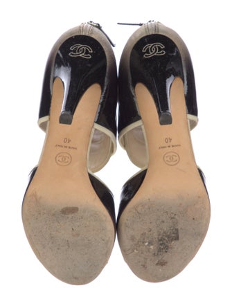 Chanel Interlocking CC Logo Patent Leather D'Orsay Pumps