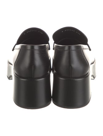 Chanel Interlocking CC Logo Leather Pumps