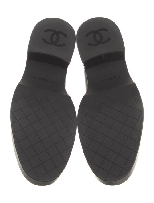 Chanel Interlocking CC Logo Leather Pumps