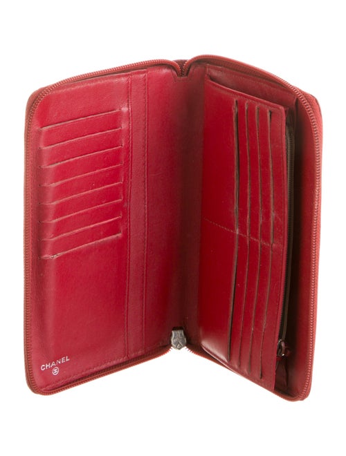 Chanel 2010's CC Caviar Zip Around Wallet