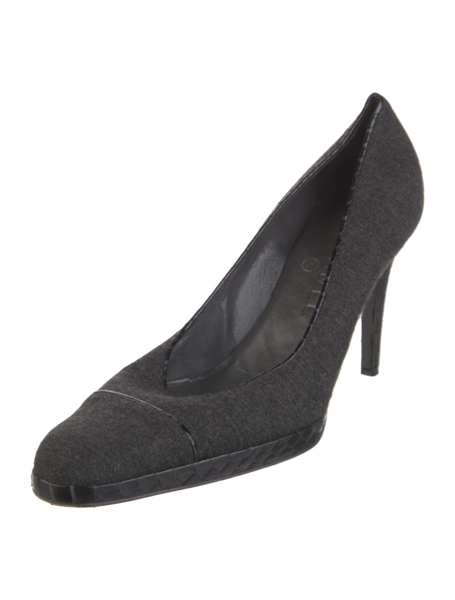 Chanel Interlocking CC Logo Wool Pumps