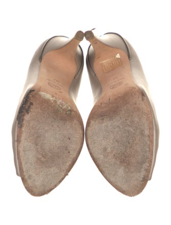 Chanel Interlocking CC Logo Leather Pumps