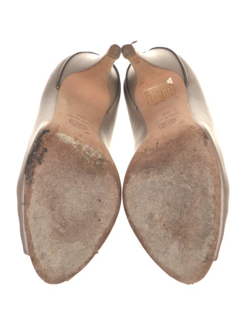 Chanel Interlocking CC Logo Leather Pumps