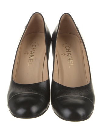 Chanel Interlocking CC Logo Leather Pumps