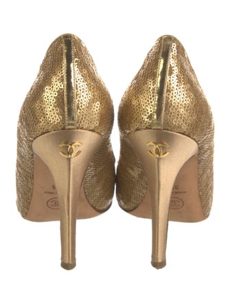 Chanel Interlocking CC Logo Sequins Pumps